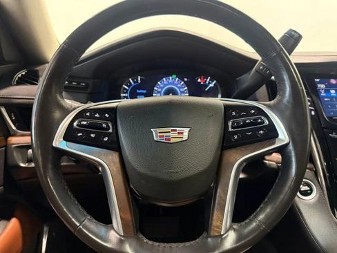 Used 2018 Cadillac Escalade Premium Luxury AWD/4WD image 15