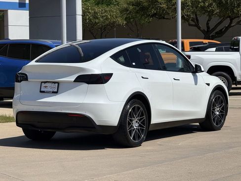 Used 2022 Tesla Model Y Long Range image 5