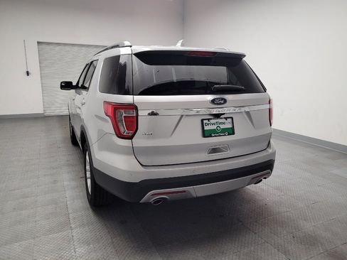 Used 2017 Ford Explorer XLT image 6