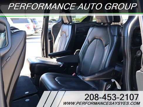 Used 2020 Chrysler Pacifica Touring-L Plus FWD image 12