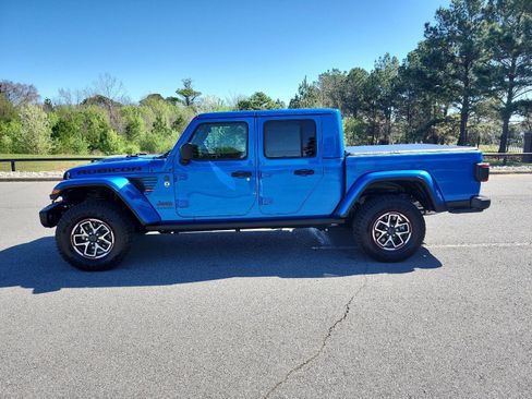 Used 2024 Jeep Gladiator Rubicon image 2