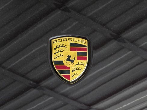 Certified 2025 Porsche Macan AWD/4WD image 30