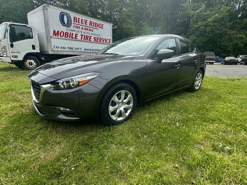 Used 2018 MAZDA MAZDA3 Sport image 2