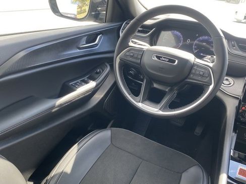 New 2025 Jeep Grand Cherokee Altitude w/ Trailer Tow Package image 32