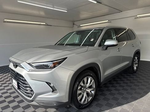 Used 2024 Toyota Grand Highlander AWD image 25
