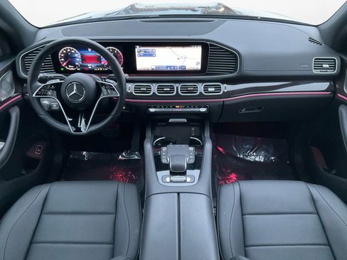 Used 2025 Mercedes-Benz GLS 450 4MATIC image 11