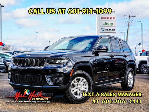 Used 2025 Jeep Grand Cherokee Laredo image 1