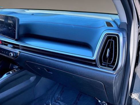 Used 2025 Kia Sorento S image 24