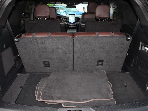 Certified 2022 Ford Explorer Platinum w/ Equipment Group 601A image 25