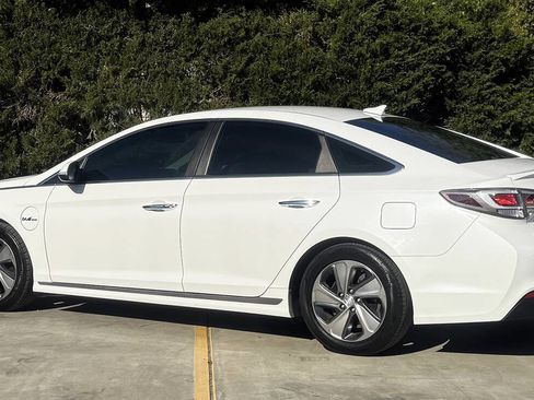 Used 2017 Hyundai Sonata Limited image 6