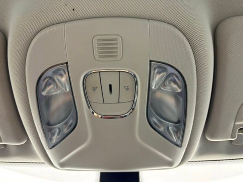Used 2019 Jeep Compass Latitude FWD image 29