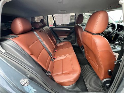 Used 2017 Volkswagen Golf Alltrack S image 21