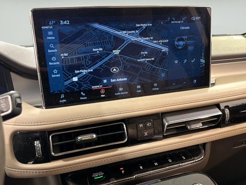 Used 2023 Lincoln Nautilus FWD w/ Premium Package image 17