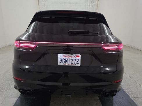 Used 2023 Porsche Cayenne GTS w/ Sport Chrono Package (8LH) AWD/4WD image 5