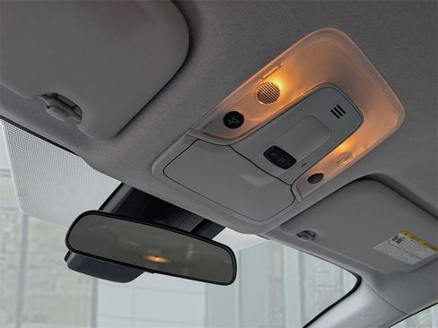 Used 2017 Toyota Prius Prime Premium image 32