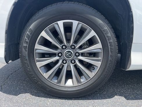 Used 2023 Lexus GX 460 Luxury w/ Accessory Package AWD/4WD image 10
