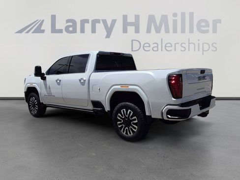 Used 2024 GMC Sierra 2500 Denali Ultimate AWD/4WD image 3