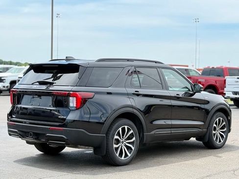 Certified 2025 Ford Explorer ST-Line AWD/4WD image 40