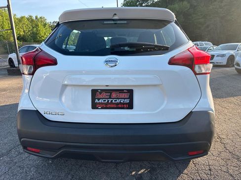 Used 2018 Nissan Kicks S image 4