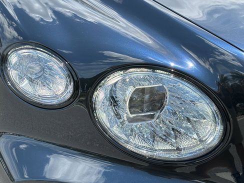 Used 2024 Bentley Bentayga image 22