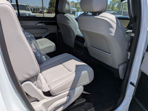 New 2026 Jeep Grand Wagoneer L 4WD image 23