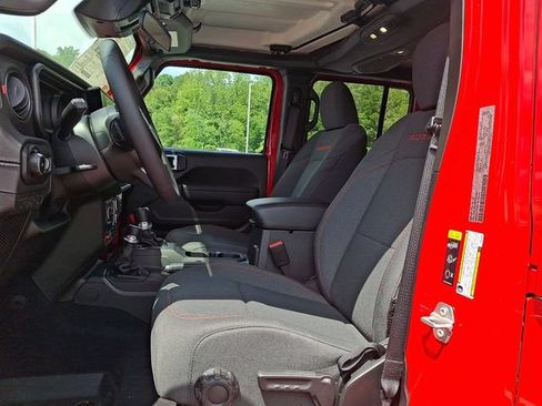 Used 2025 Jeep Wrangler Unlimited Rubicon AWD/4WD image 13