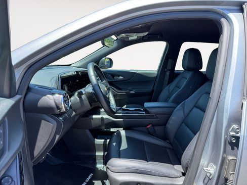 Used 2025 Chevrolet Equinox LT w/ Convenience Package II FWD image 10