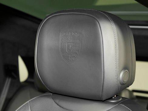 Certified 2024 Porsche Cayenne Turbo AWD/4WD image 24