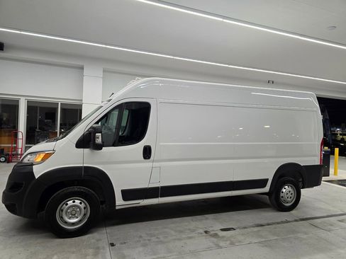 Used 2025 RAM ProMaster 2500 w/ Convenience Group FWD image 3