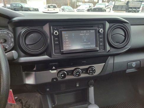 Used 2018 Toyota Tacoma SR image 21
