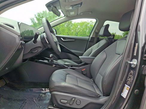 Certified 2024 Kia Niro EX FWD image 13