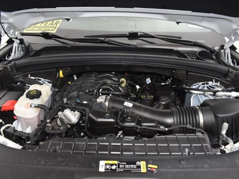 Used 2025 Jeep Grand Cherokee Altitude AWD/4WD image 15