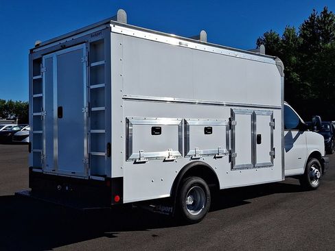 Used 2022 Chevrolet Express 3500 w/ Power Convenience Package RWD image 6