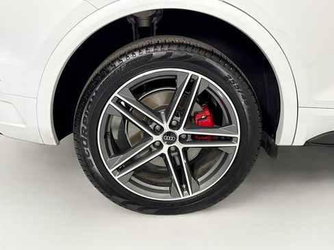 Certified 2025 Audi Q5 e Premium Plus w/ Premium Plus Package image 33