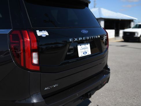 New 2026 Ford Expedition Active image 11
