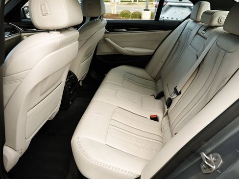 Used 2023 BMW 530i xDrive w/ Convenience Package image 25