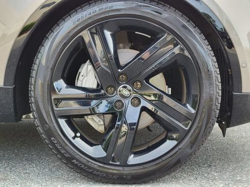 Used 2025 Land Rover Discovery Dynamic SE AWD/4WD image 14