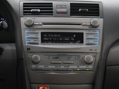 Used 2011 Toyota Camry XLE w/ XLE Extra-Value Pkg #1 FWD image 16