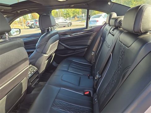 Used 2019 BMW M550i xDrive w/ Dynamic Handling Package image 27