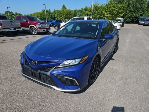 Used 2023 Toyota Camry XSE FWD image 3