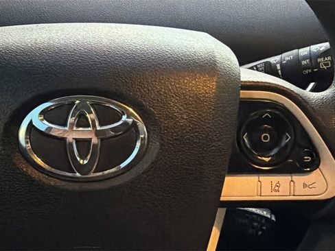 Used 2018 Toyota Prius Two image 36