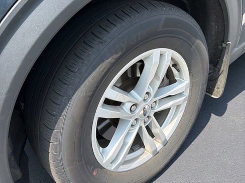 Used 2022 Ford Explorer XLT AWD/4WD image 5