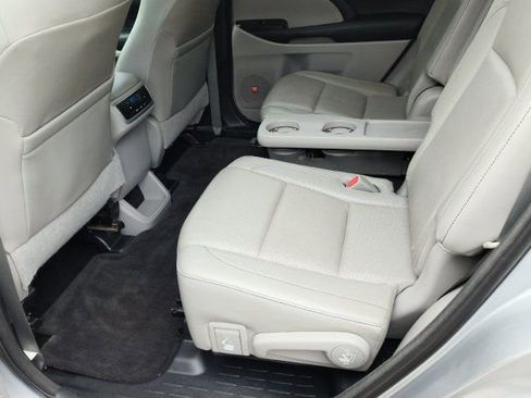 Used 2015 Toyota Highlander Limited image 10