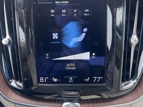 Used 2021 Volvo XC60 T5 Momentum image 13