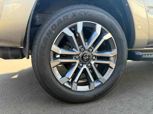 Used 2005 Toyota 4Runner Limited AWD/4WD image 34