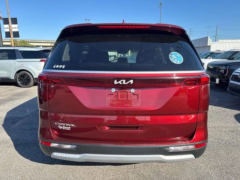 Used 2024 Kia Carnival LX FWD image 7