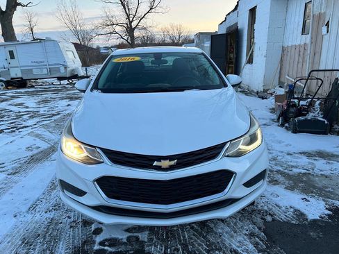 Used 2016 Chevrolet Cruze LT w/ Sun And Sound Package image 2