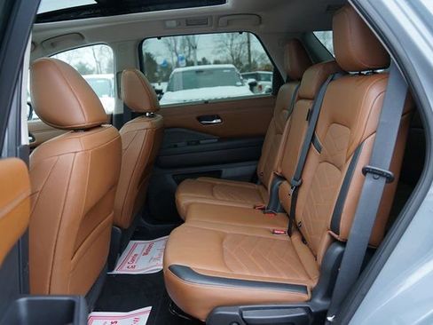 Used 2022 Nissan Pathfinder Platinum image 9