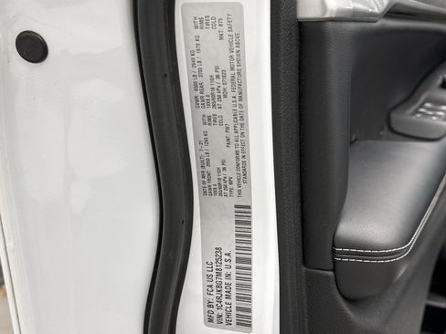Used 2021 Jeep Grand Cherokee L Limited AWD/4WD image 11