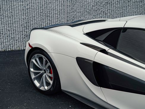 Used 2019 McLaren 570S Spider RWD image 17